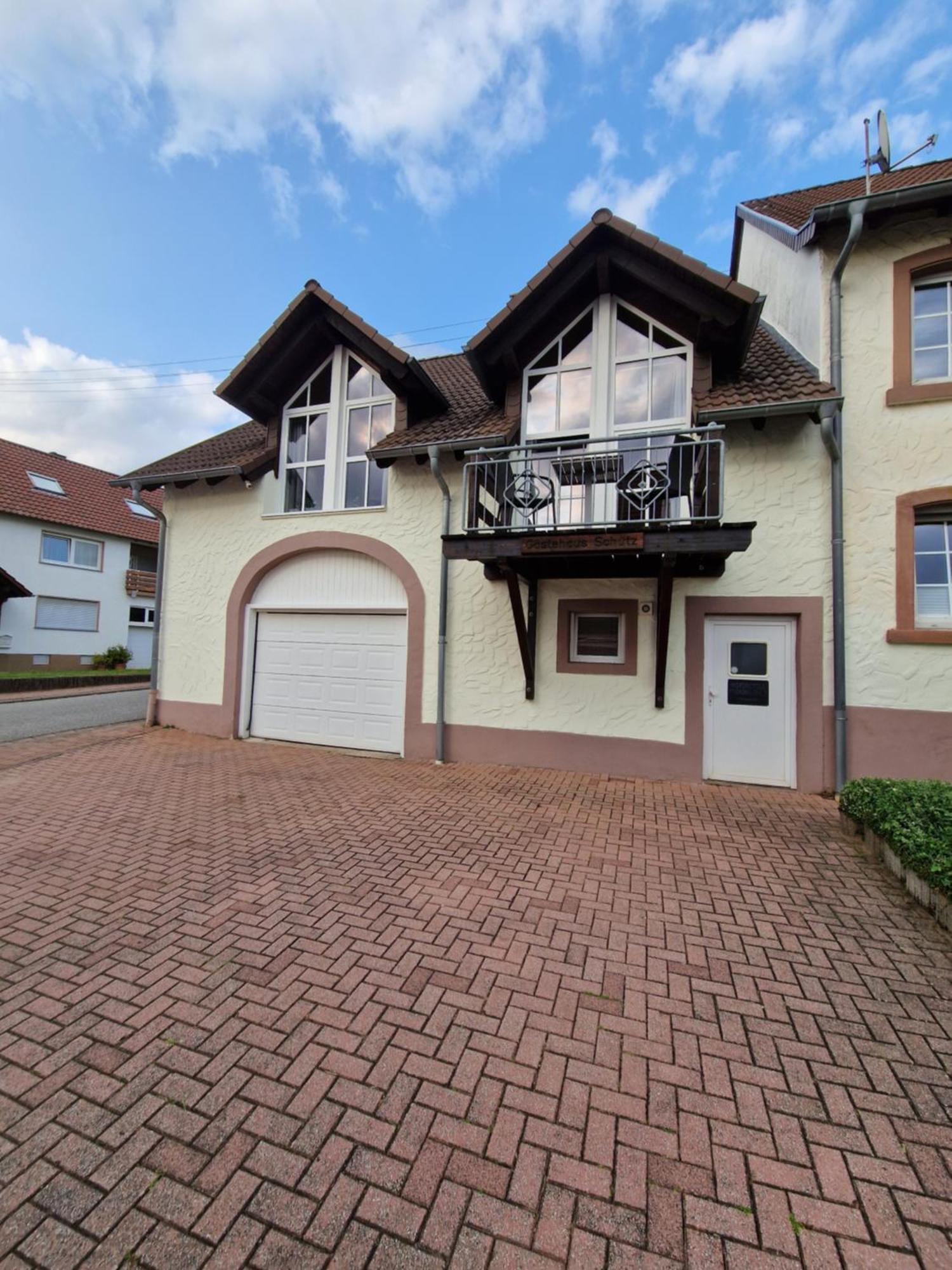 Gaestehaus Schuetz Gries Bagian luar foto
